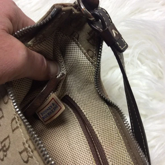 Vintage Authentic Dooney & Bourke Baguette Bag - Picture 4 of 10